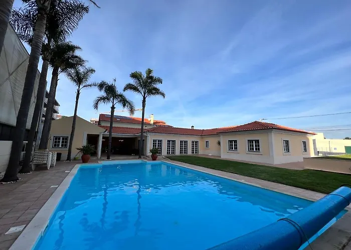 With Palm Tree Heated Pool סאו מרטיניו דו פורטו