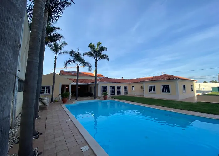With Palm Tree Heated Pool לינה וארוחת בוקר *